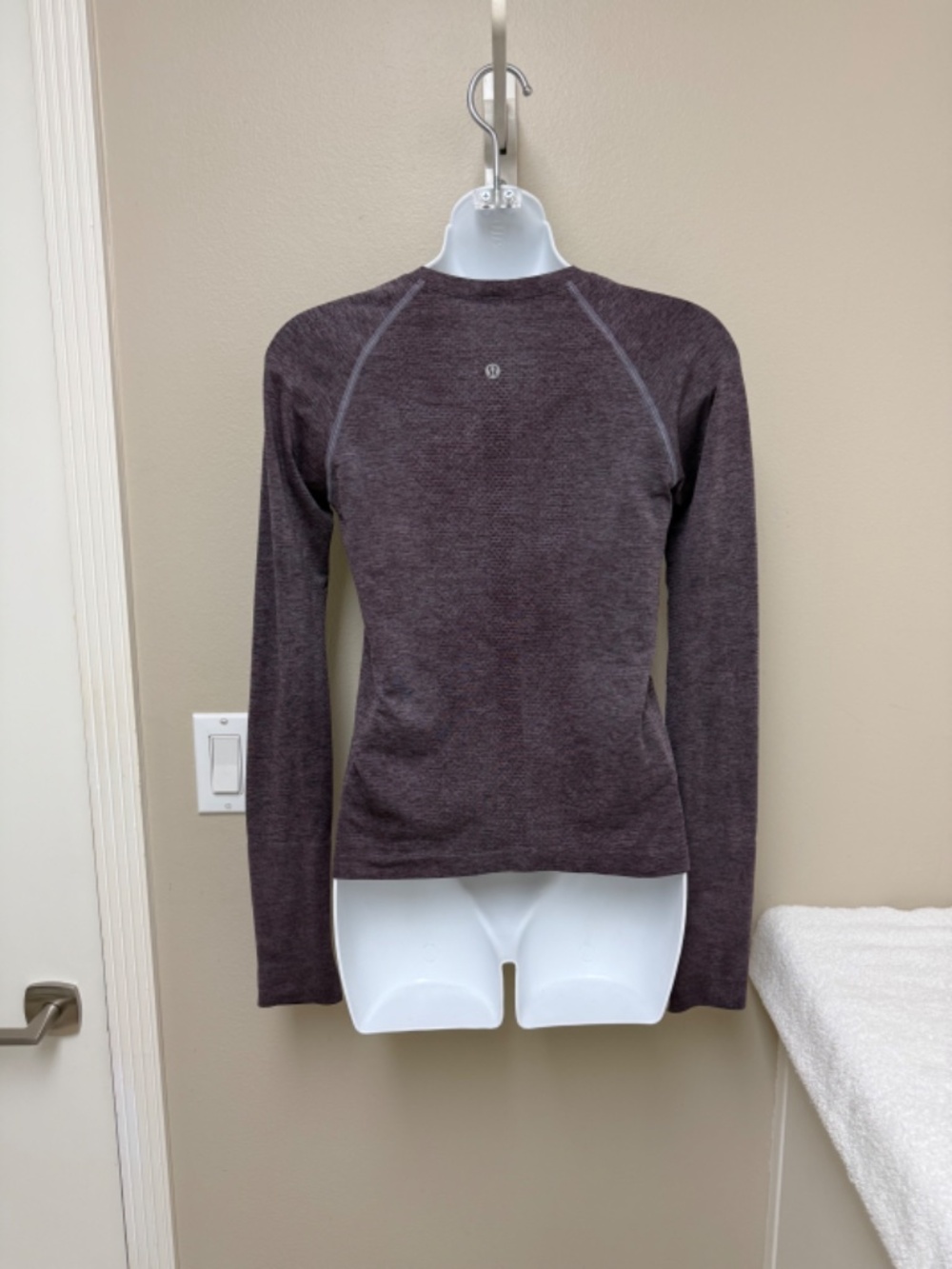 Lululemon Swiftly Tech Long-Sleeve Shirt 2.0 *Waist Length - Sequoia/Warm Ash 6 - Picture 5 of 12